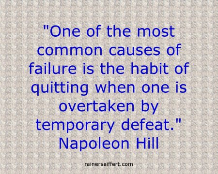 BildGrau6HillBlanc027